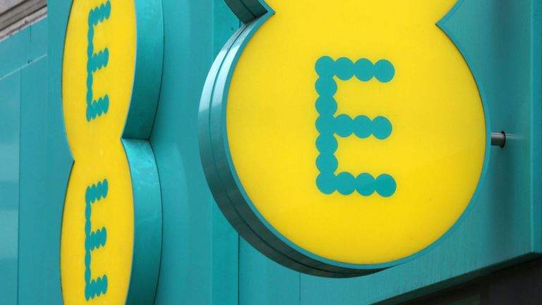 An EE phone store on Oxford Street, central London. 29/5/2018