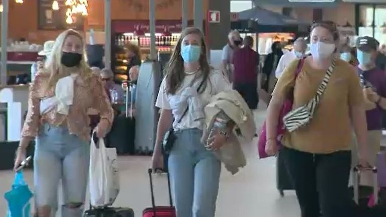 Britons scramble to leave Portugal on last day before coronavirus quarantine restrictions come into force