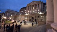 LONDON, ENGLAND - NOVEMBER 08: A general view of the Bank of England in the early evening on November 8, 2019 in London, England. (Photo by John Keeble/Getty Images)