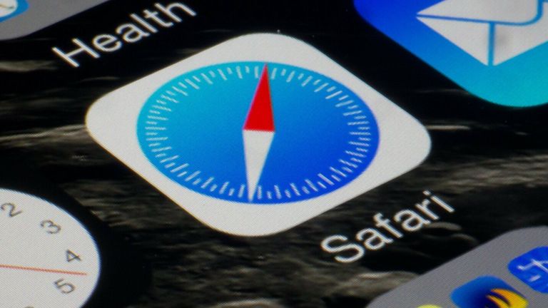 Icon of the web-browser Safari on an iPhone 6, in November 2016. | usage worldwide Photo by: Frank Duenzl/picture-alliance/dpa/AP Images


