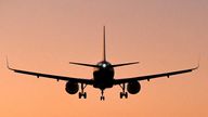 A passenger aircraft descends to land at Heathrow Airport, as British Prime Minister Boris Johnson announced a relaxing of COVID-19 travel testing rules for entering and leaving England amidst the continuation of the coronavirus disease (COVID-19) pandemic in London, Britain, January 5, 2022. REUTERS/Toby Melville
