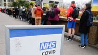 People queue to receive COVID-19 vaccine and booster doses, as the spread of the coronavirus disease (COVID-19) continues, at a walk-in vaccination centre at Saint Thomas' Hospital in London, Britain, December 14, 2021. REUTERS/Toby Melville
