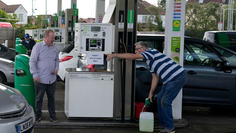 A man filled up a canister at a busy petrol station in London, Monday, Oct. 4, 2021. British military personnel have begun delivering fuel to gas stations after a shortage of truck drivers disrupted supplies for more than a week, leading to long lines at the pumps as anxious drivers scrambled to fill their tanks. (AP Photo/Frank Augstein)
PIC:AP