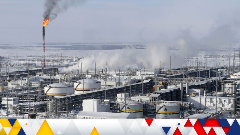 FILE PHOTO: A general view shows oil treatment facilities at Vankorskoye oil field owned by Rosneft north of Krasnoyarsk, Russia, March 25, 2015. To match Special Report VENEZUELA-RUSSIA/ROSNEFT REUTERS/Sergei Karpukhin/File Photo
