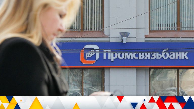 A pedestrian passes an office of Promsvyazbank in central Moscow October 2, 2012. REUTERS/Maxim Shemetov (RUSSIA - Tags: BUSINESS)
