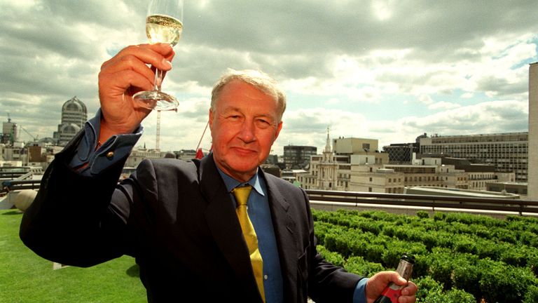 PA NEWS PHOTO 13/8/98 TERENCE CONRAN CELEBRATES THE OPENING OF HIS NEW RESTAURANT 