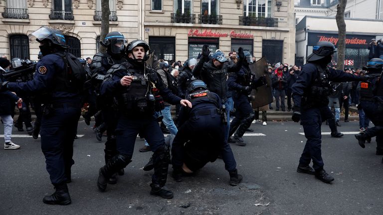 French CRS riot police apprehend protesters amid clashes during a demonstration against French government's pension reform plan in Paris as part of a day of national strike and protests in France, January 19, 2023. REUTERS/Benoit Tessier
