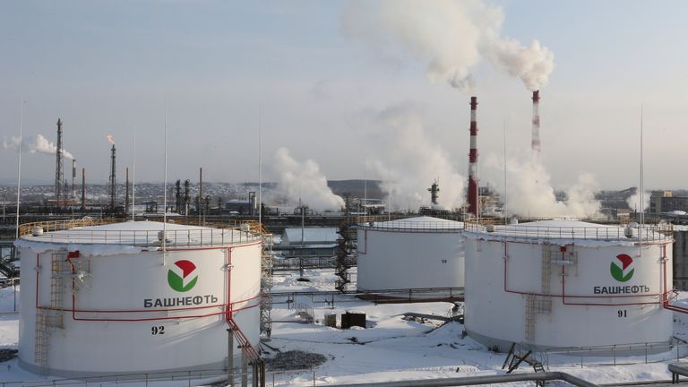 A general view shows oil tanks at the Bashneft-Ufimsky refinery plant (Bashneft - UNPZ) outside Ufa, Bashkortostan, January 29, 2015. Russia's Economy Ministry will base its main macroeconomic development scenario for 2015 on an oil price of $50 per barrel, Minister Alexei Ulyukayev said on Thursday. REUTERS/Sergei Karpukhin (RUSSIA - Tags: BUSINESS ENERGY INDUSTRIAL POLITICS)
