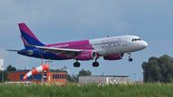 24 August 2020, Brandenburg, Sch'nefeld: A passenger plane of the Hungarian low-cost airline Wizz Air Hungary Ltd. lands at Berlin-Sch'nefeld Airport. Photo by: Patrick Pleul/picture-alliance/dpa/AP Images