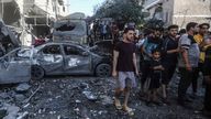 17 October 2023, Palestinian Territories, Khan Yunis: Palestinians search for victims following an Israeli air strike on the city of Khan Yunis, in the southern Gaza Strip. Photo by: Mohammed Talatene/picture-alliance/dpa/AP Images