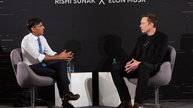 02/11/2023. London, United Kingdom. The Prime Minister Rishi Sunak talks to Elon Musk. 10 Downing Street. Picture by Simon Walker / No 10 Downing Street