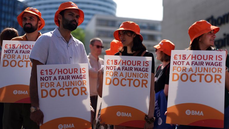 Junior doctors on the picket line outside St Thomas' Hospital, London, during their continuing dispute over pay. Picture date: Thursday June 27, 2024. PA Photo. See PA story INDUSTRY Strikes. Photo credit should read: Jordan Pettitt/PA Wire 