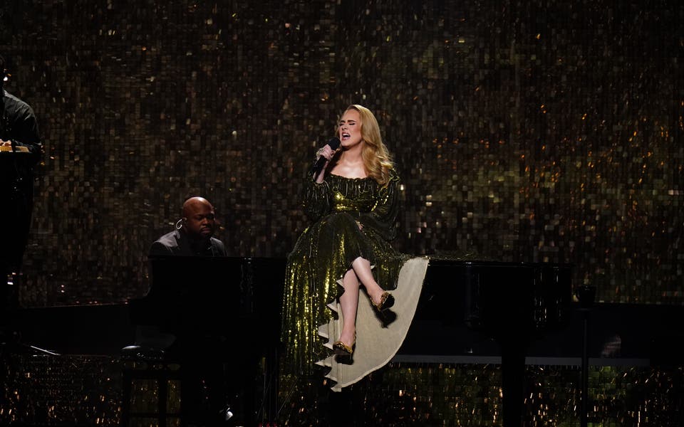 Adele shows Olympic women’s 100m final at Munich concert