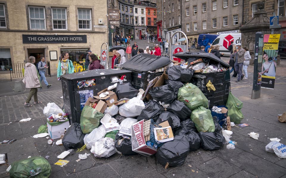 Scottish ministers urged to act as strike planned by council waste workers